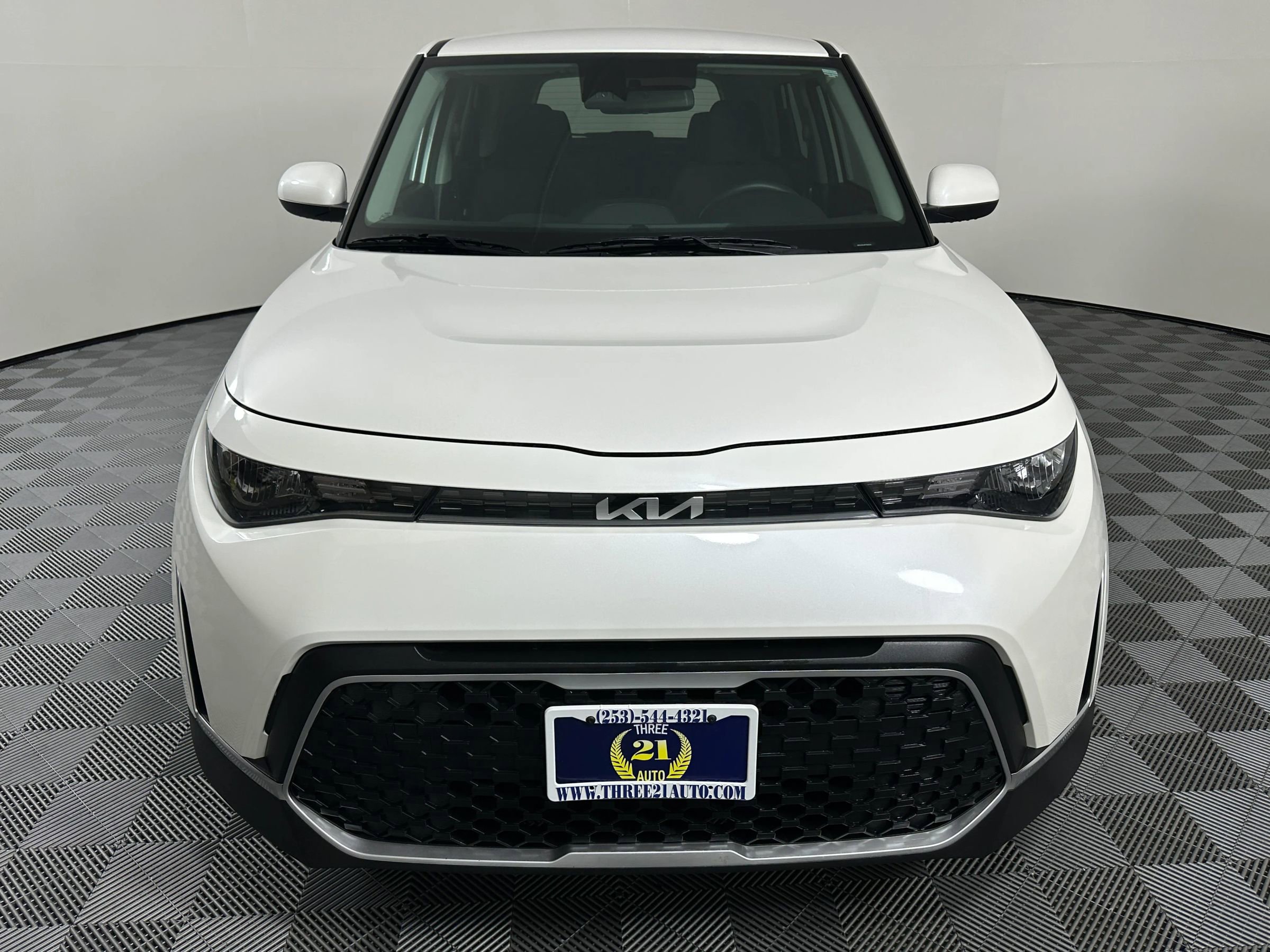 Used 2023 Kia Soul LX w/ LX Technology Package image 3