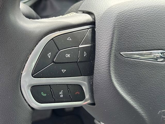 Used 2023 Chrysler Pacifica Touring-L FWD image 31