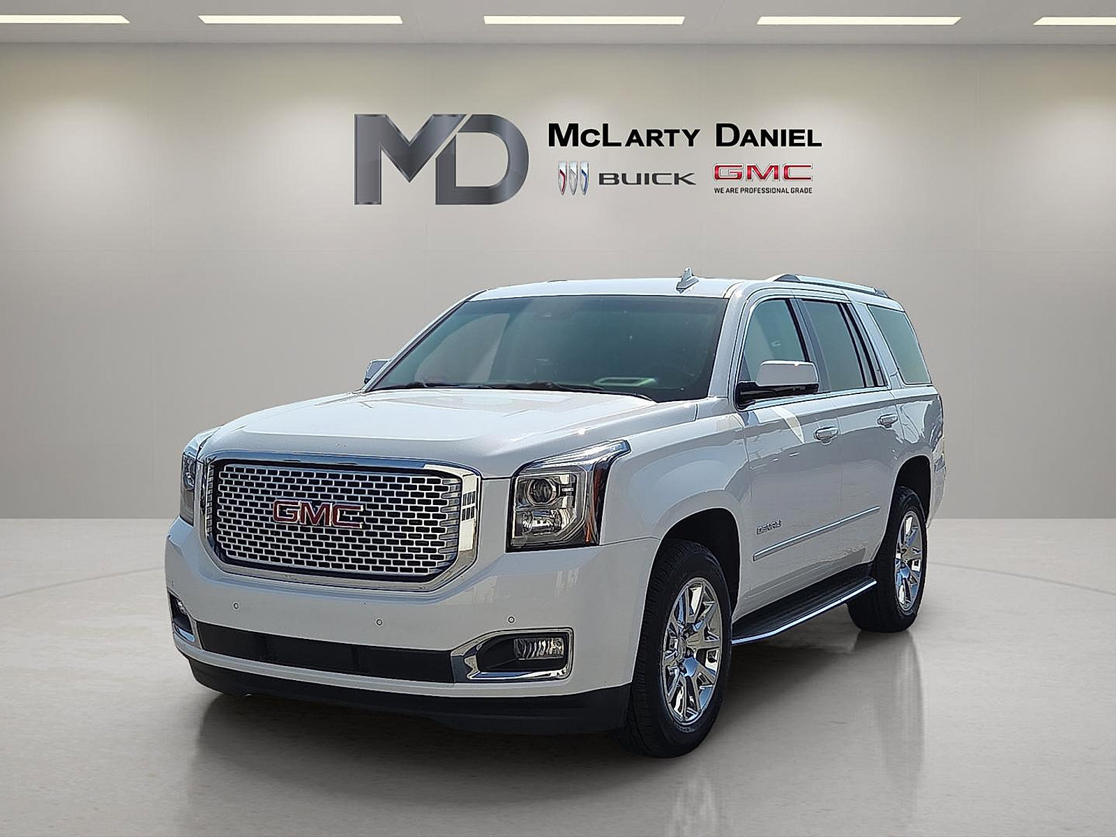 Certified 2017 GMC Yukon Denali AWD/4WD image 3
