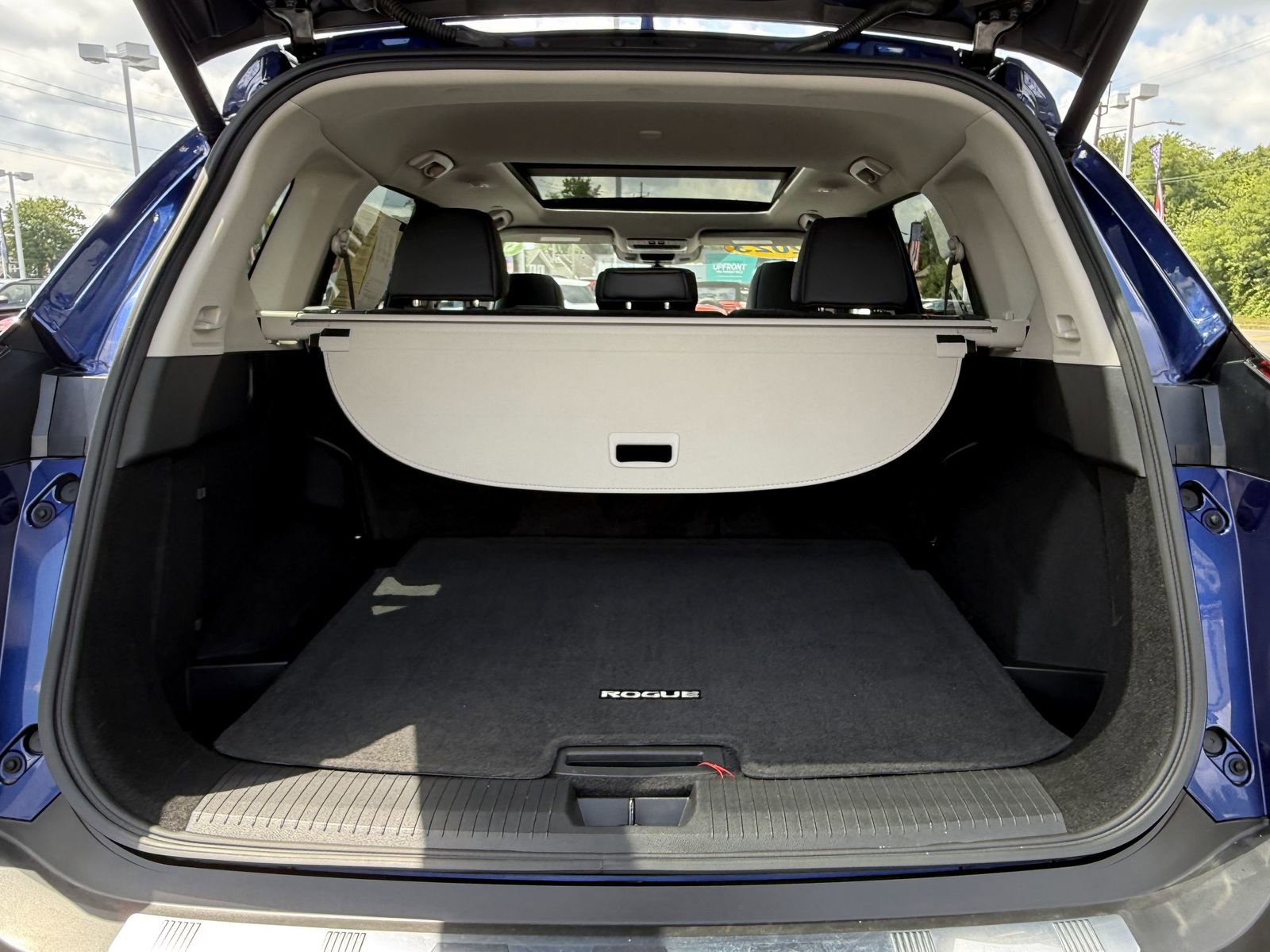 Used 2023 Nissan Rogue SV w/ SV Premium B Package image 32