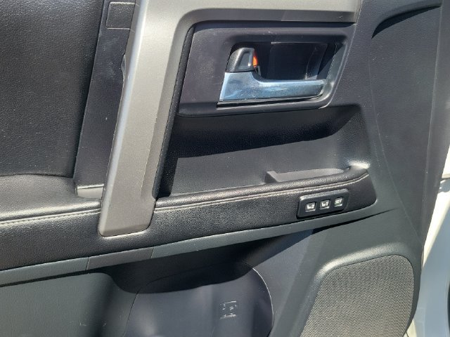 Used 2015 Toyota 4Runner Limited AWD/4WD image 18