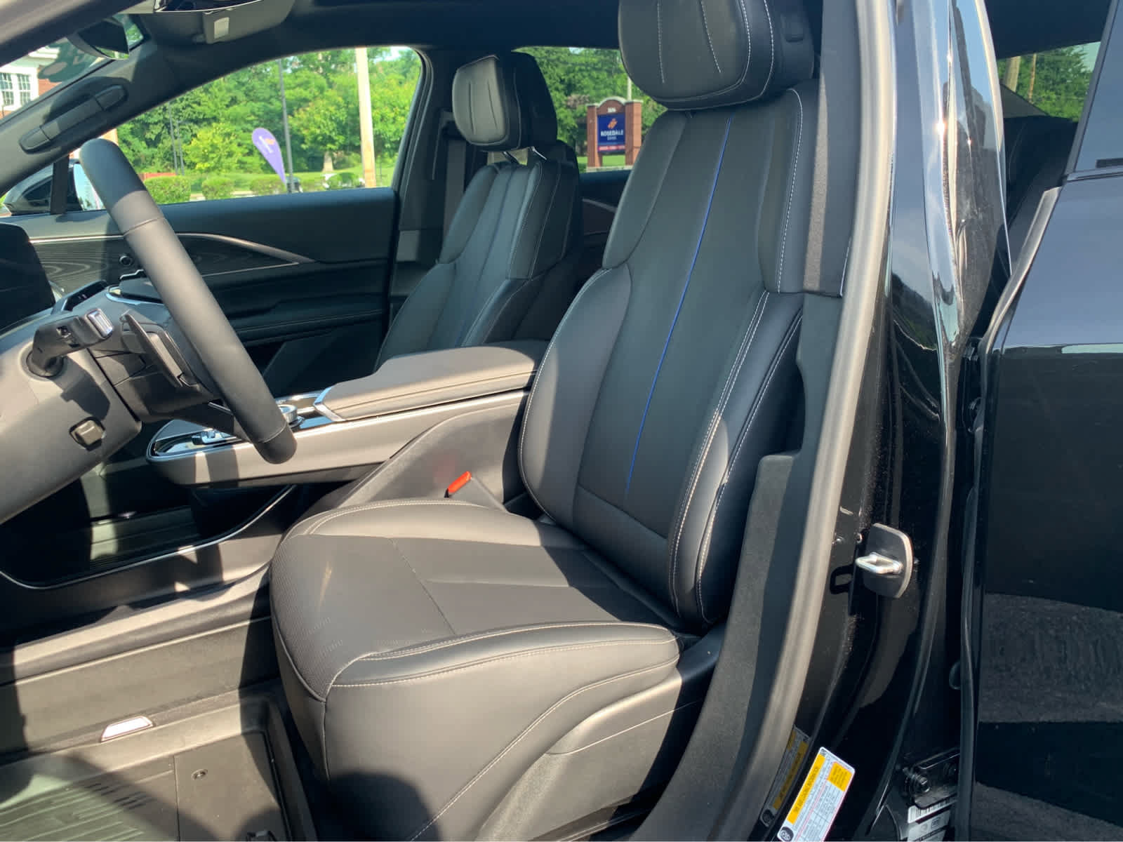 Used 2024 Cadillac Lyriq Luxury w/ LPO, Floor Liner Package AWD/4WD image 12