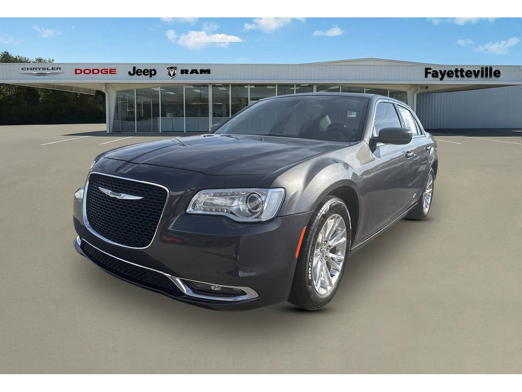 Used 2018 Chrysler 300 Touring L image 7