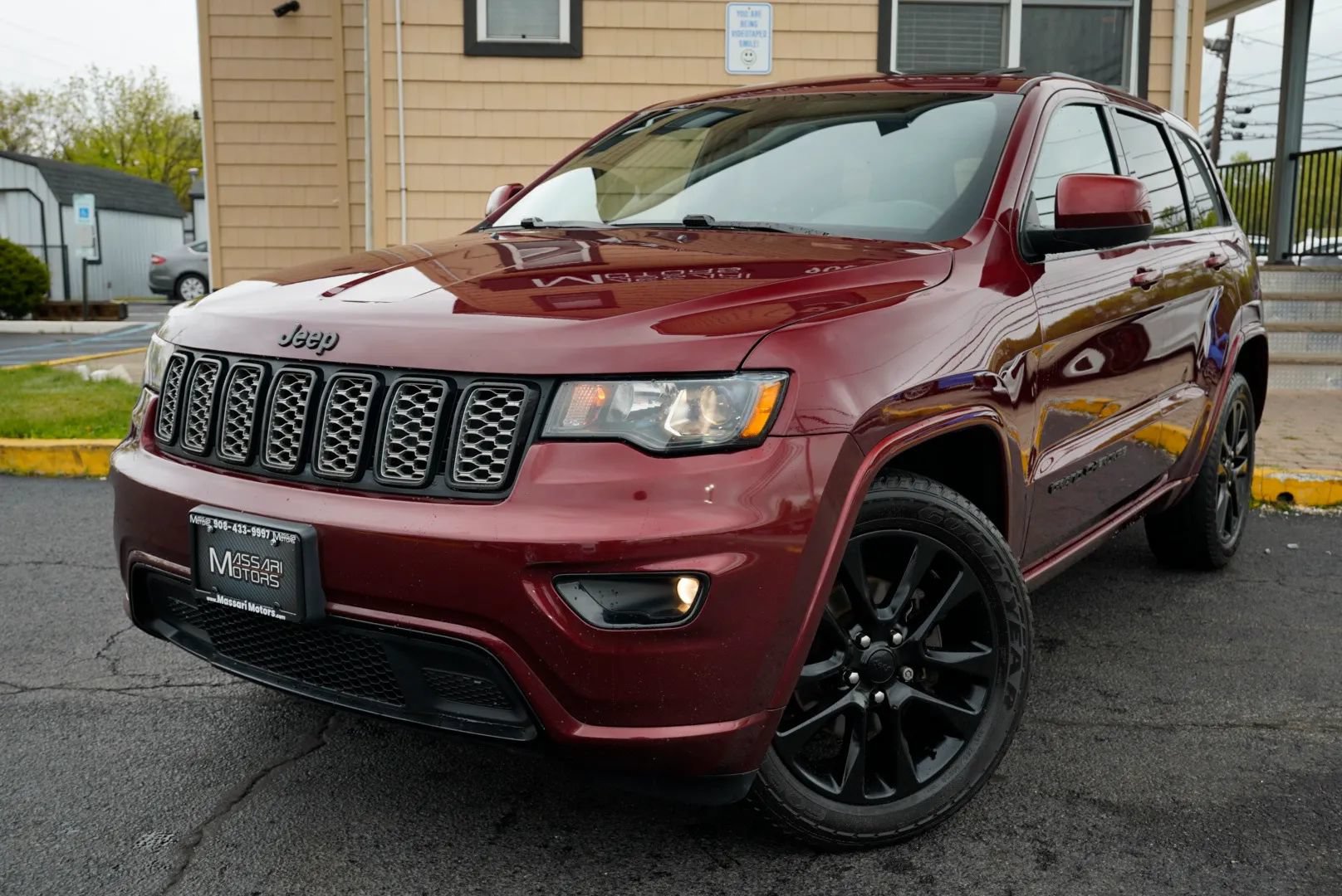 Used 2019 Jeep Grand Cherokee Altitude AWD/4WD image 9
