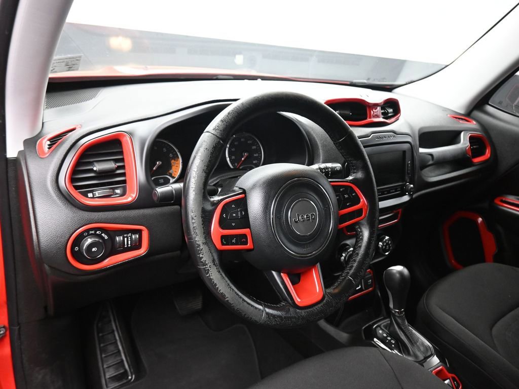 Used 2017 Jeep Renegade Altitude FWD image 12