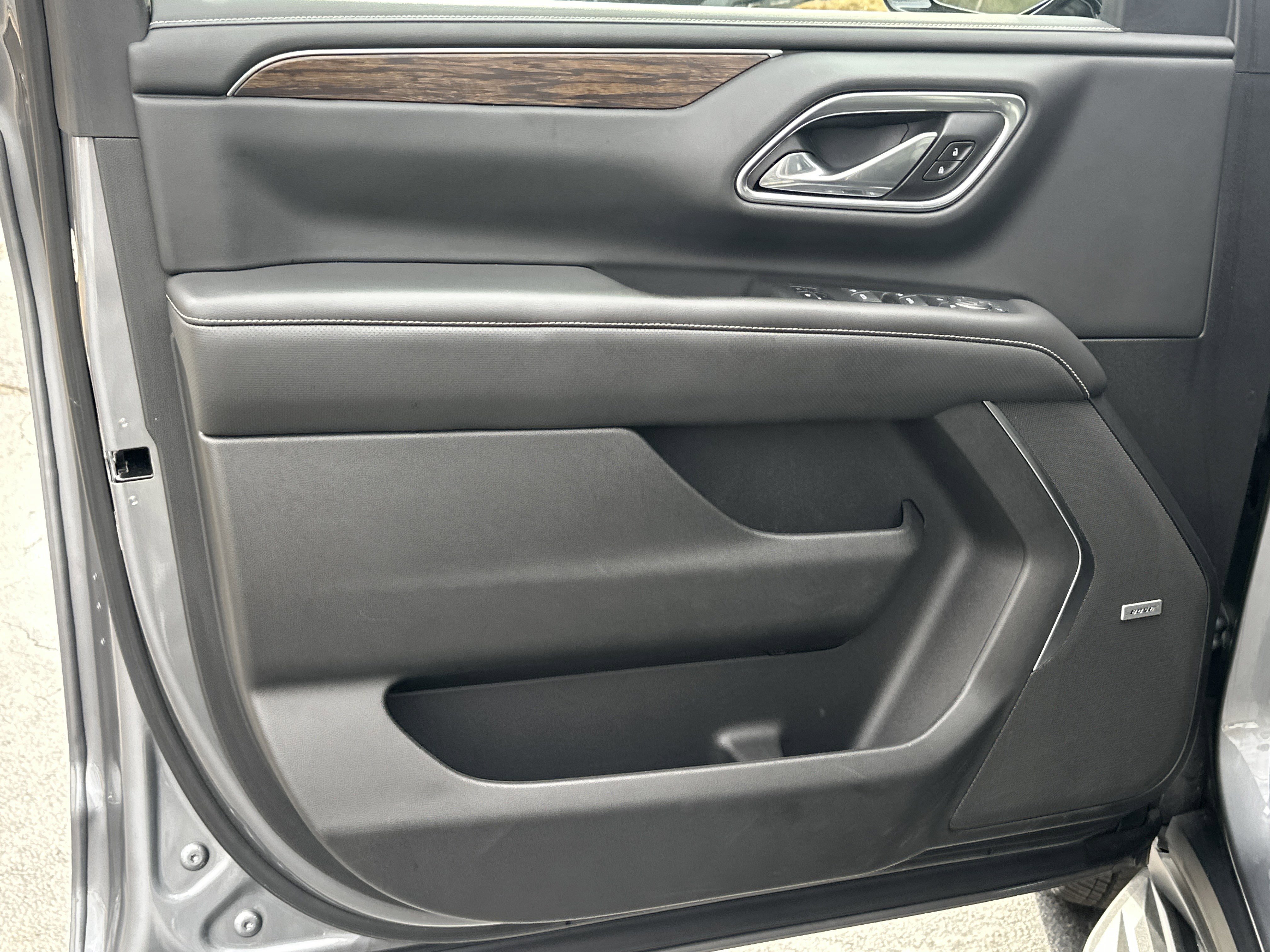 Used 2021 Chevrolet Tahoe Premier w/ Premium Package image 11