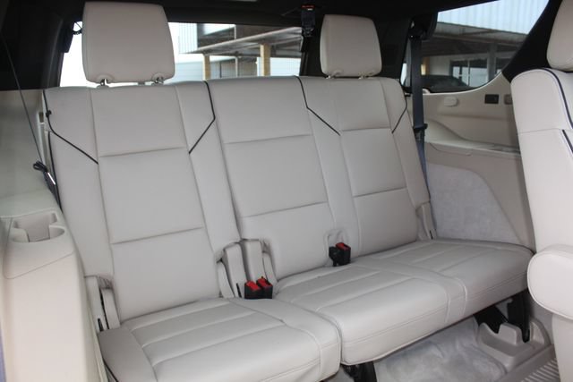 Used 2024 Cadillac Escalade Premium Luxury w/ Performance Package AWD/4WD image 20
