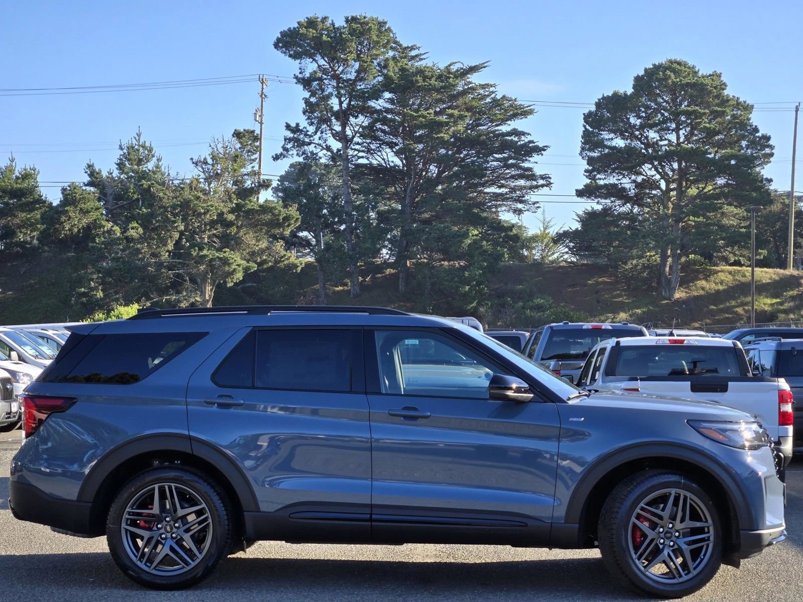 Used 2026 Ford Explorer ST-Line w/ ST-Line Street Pack image 4