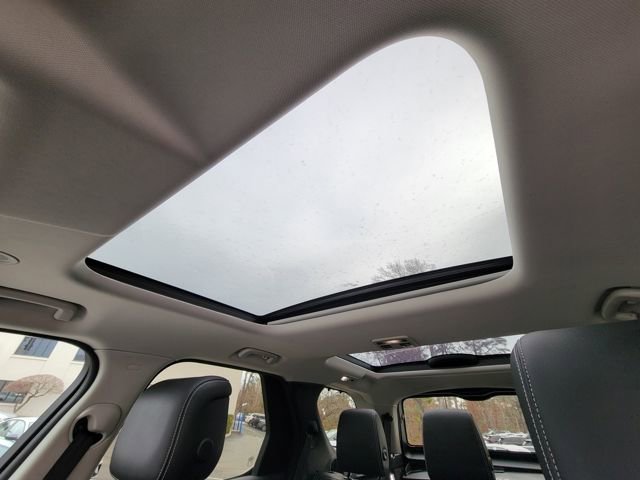 Used 2024 Land Rover Discovery S image 39