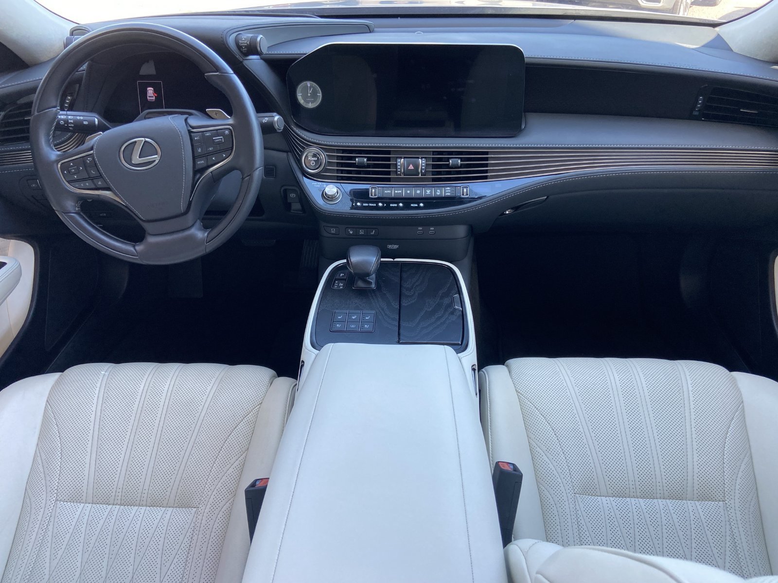 Used 2023 Lexus LS 500h AWD w/ Luxury Package image 15
