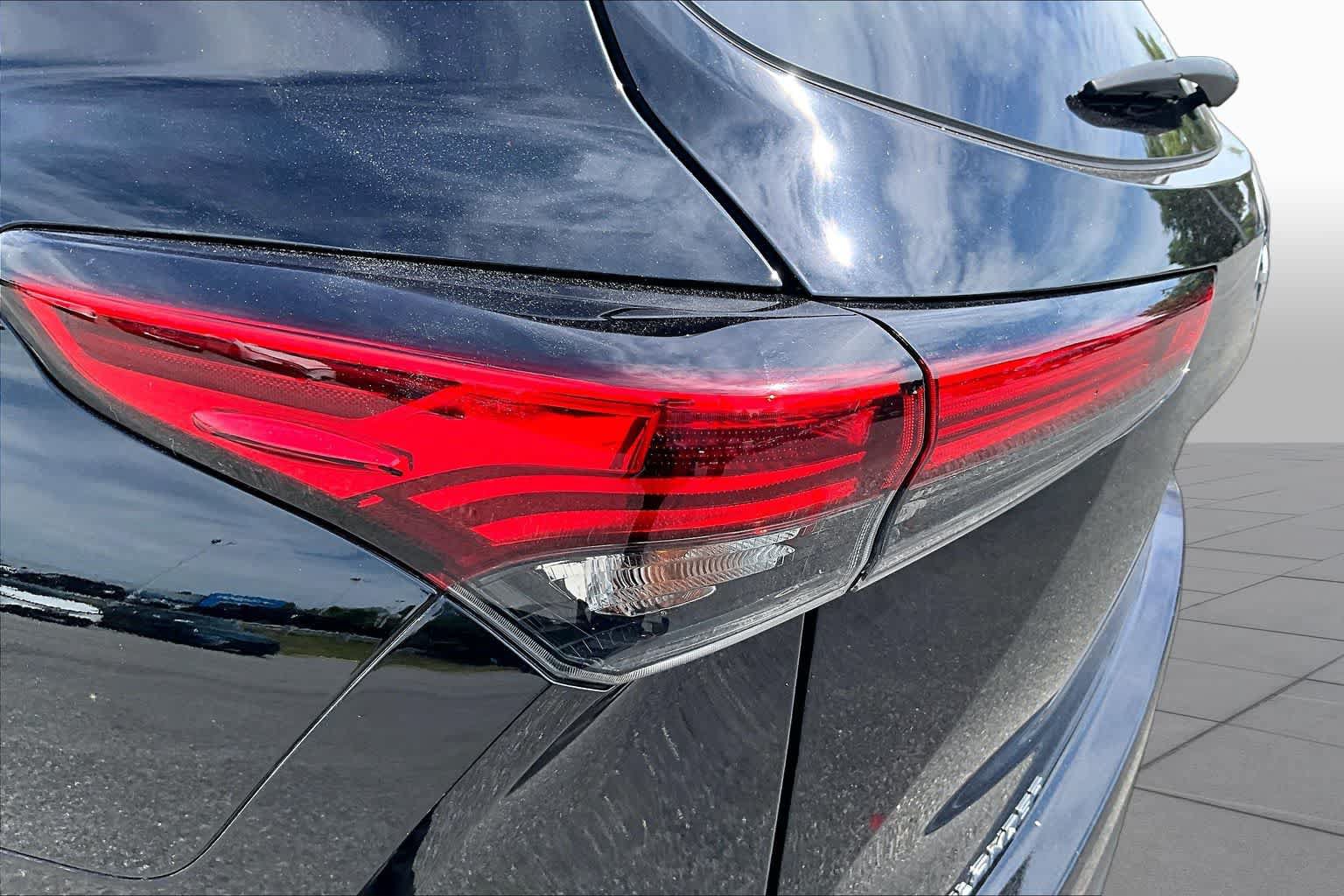 Used 2023 Toyota Highlander XLE AWD/4WD image 29