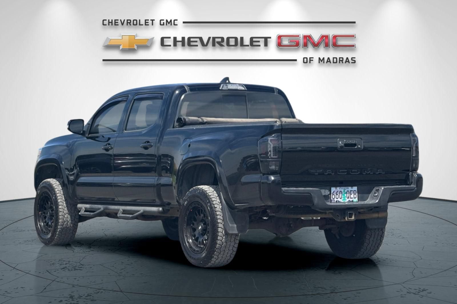 Used 2020 Toyota Tacoma SR5 AWD/4WD image 5