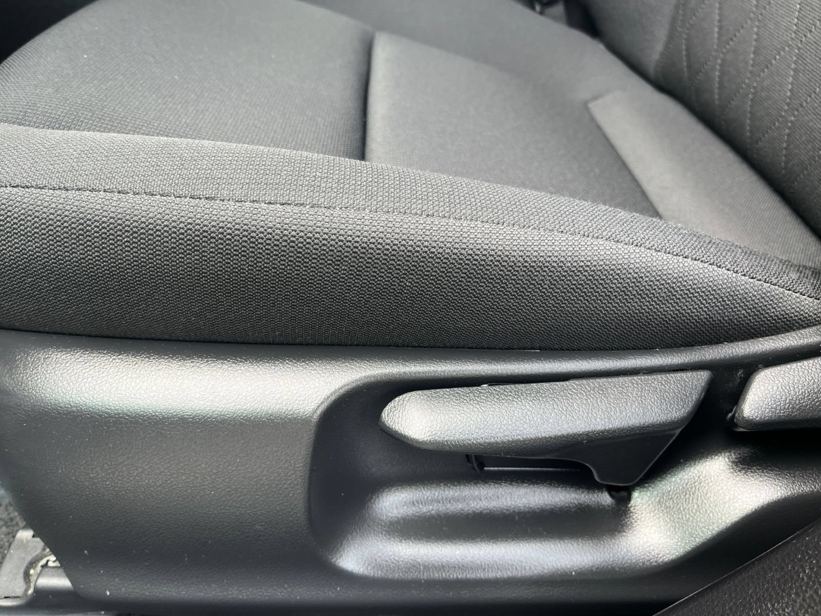 Used 2025 Toyota Corolla LE FWD image 22