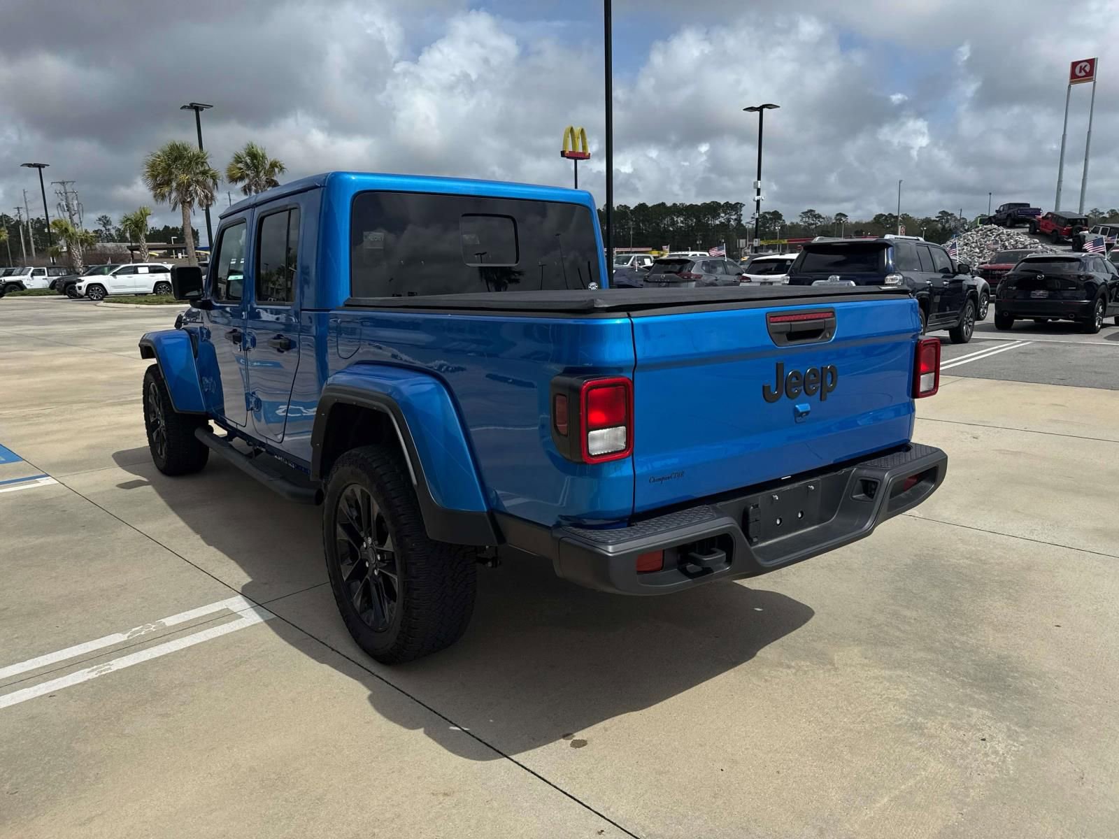 Used 2025 Jeep Gladiator Sport image 5