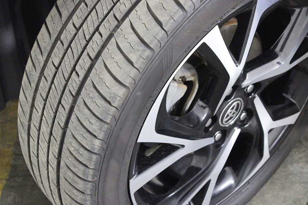 Used 2021 Toyota C-HR XLE image 39