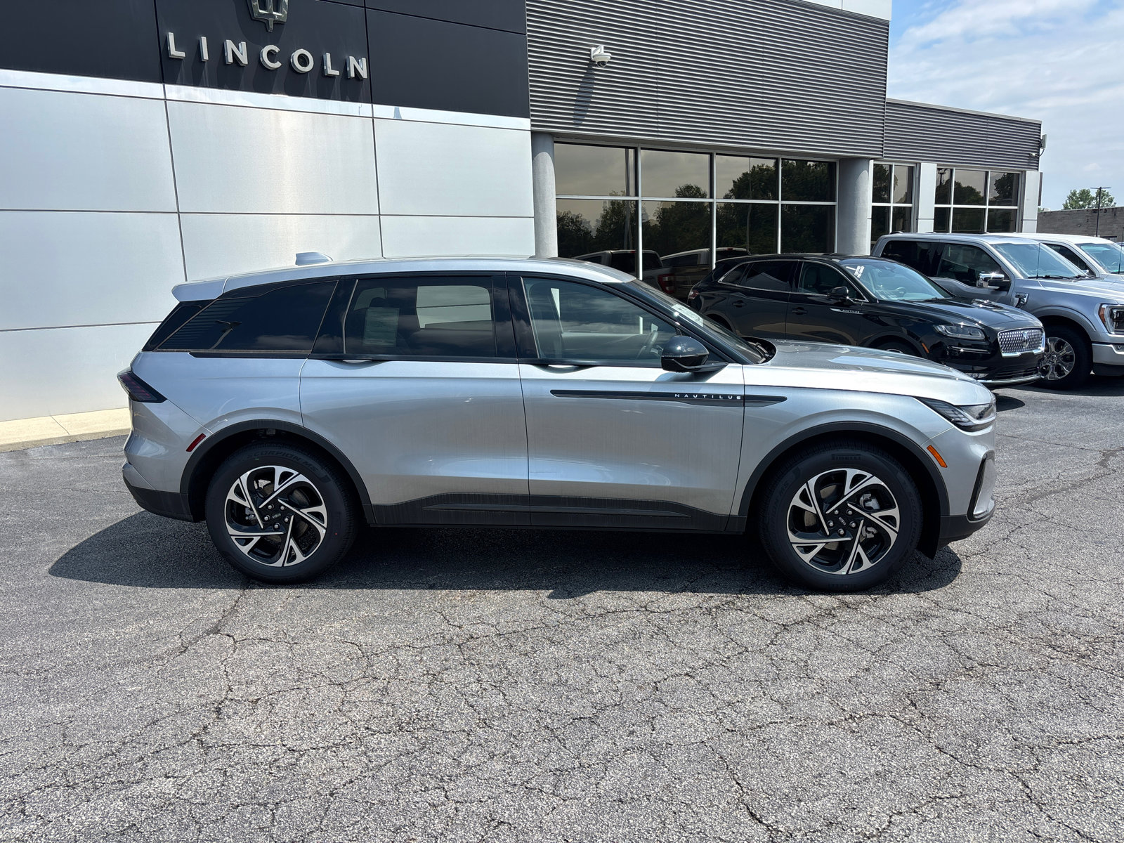 New 2025 Lincoln Nautilus Premier w/ Equipment Group 102A image 8