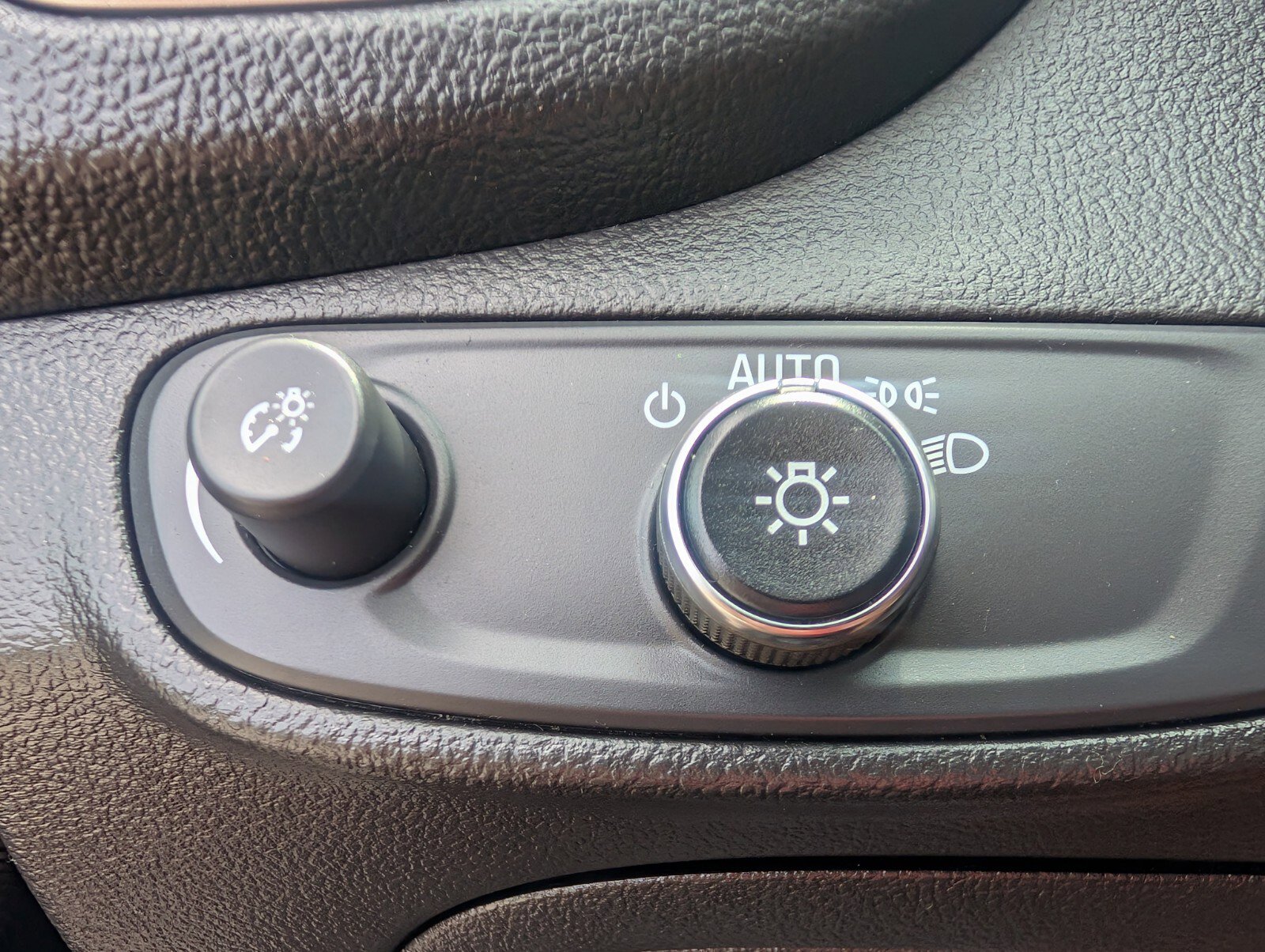 Used 2019 Chevrolet Trax LT w/ LT Convenience Package image 33