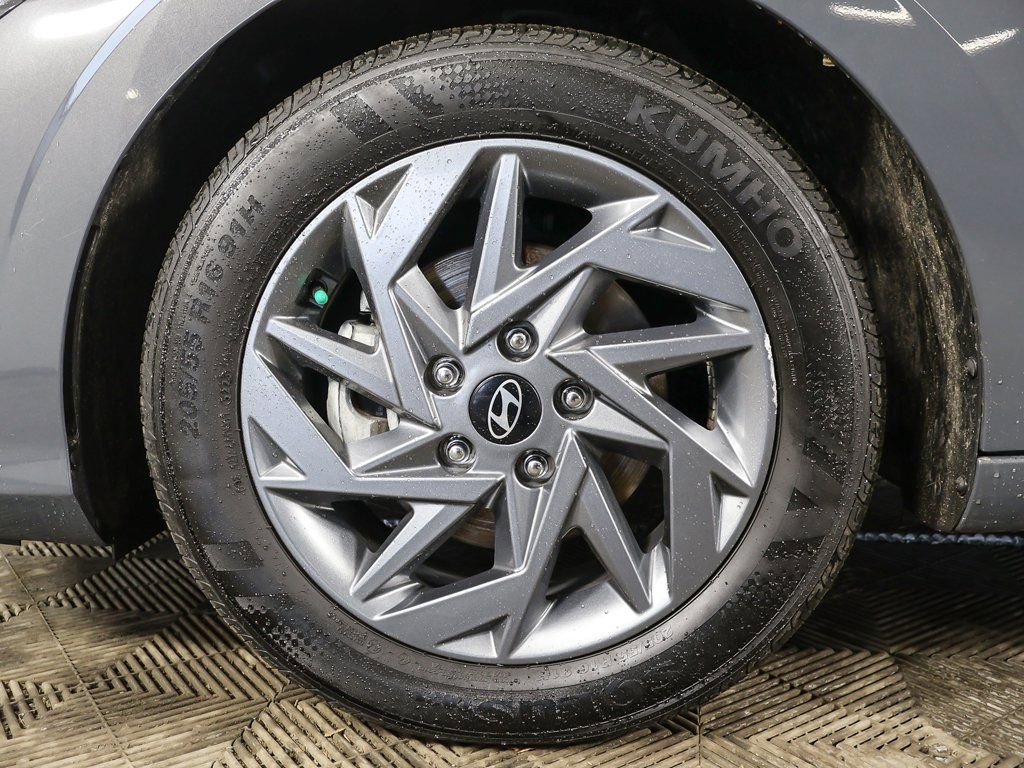 Certified 2024 Hyundai Elantra SEL image 17