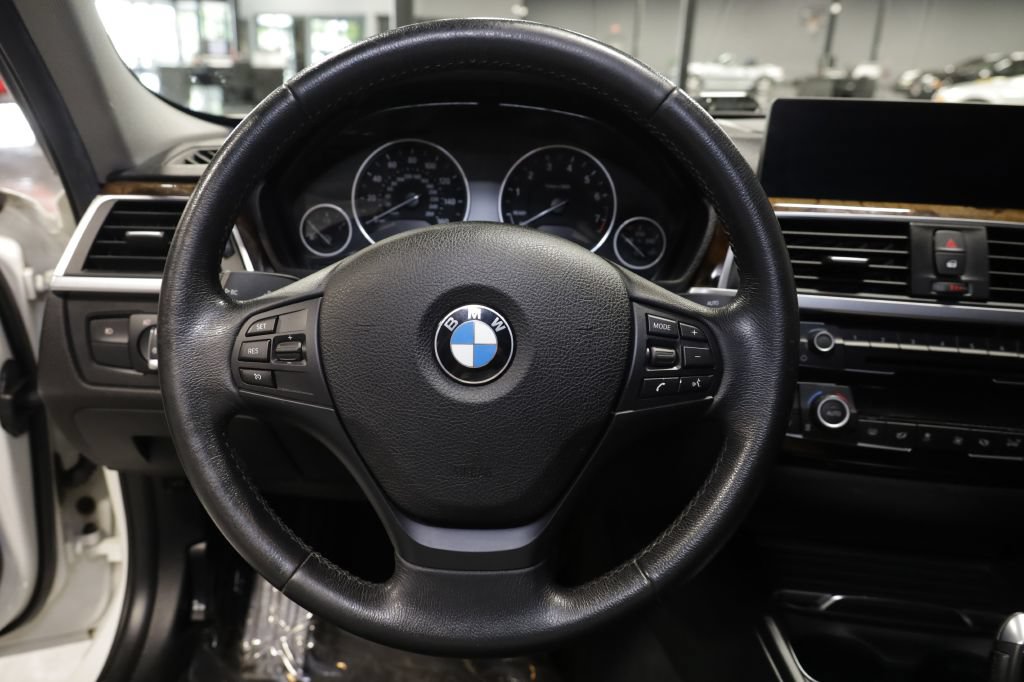 Used 2017 BMW 320i xDrive Sedan AWD/4WD image 24