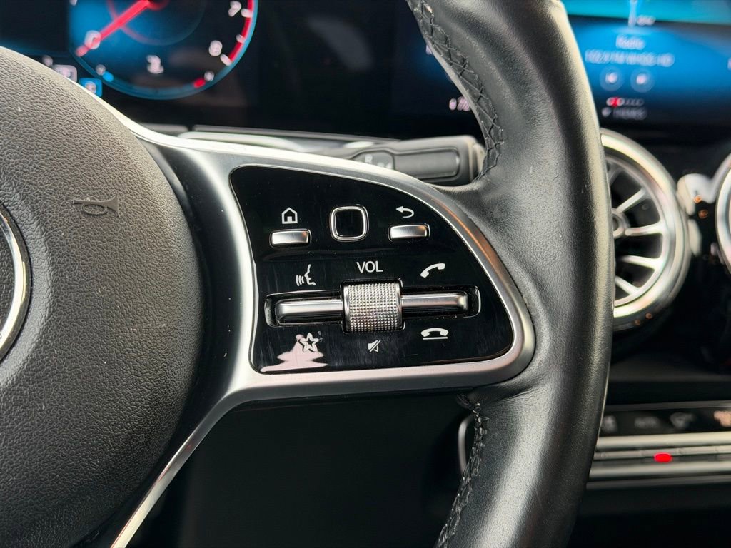 Used 2022 Mercedes-Benz GLB 250 4MATIC w/ Premium Package Lite image 21