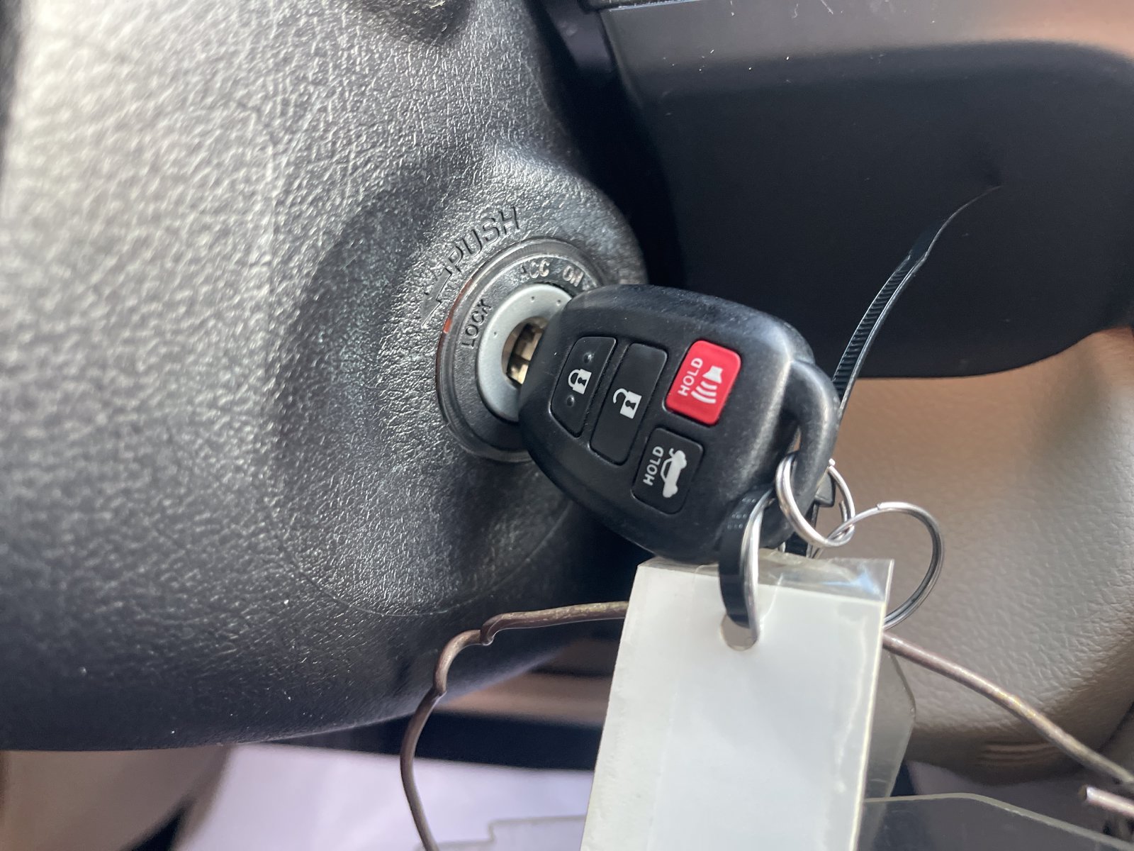 Used 2014 Toyota Camry LE FWD image 30