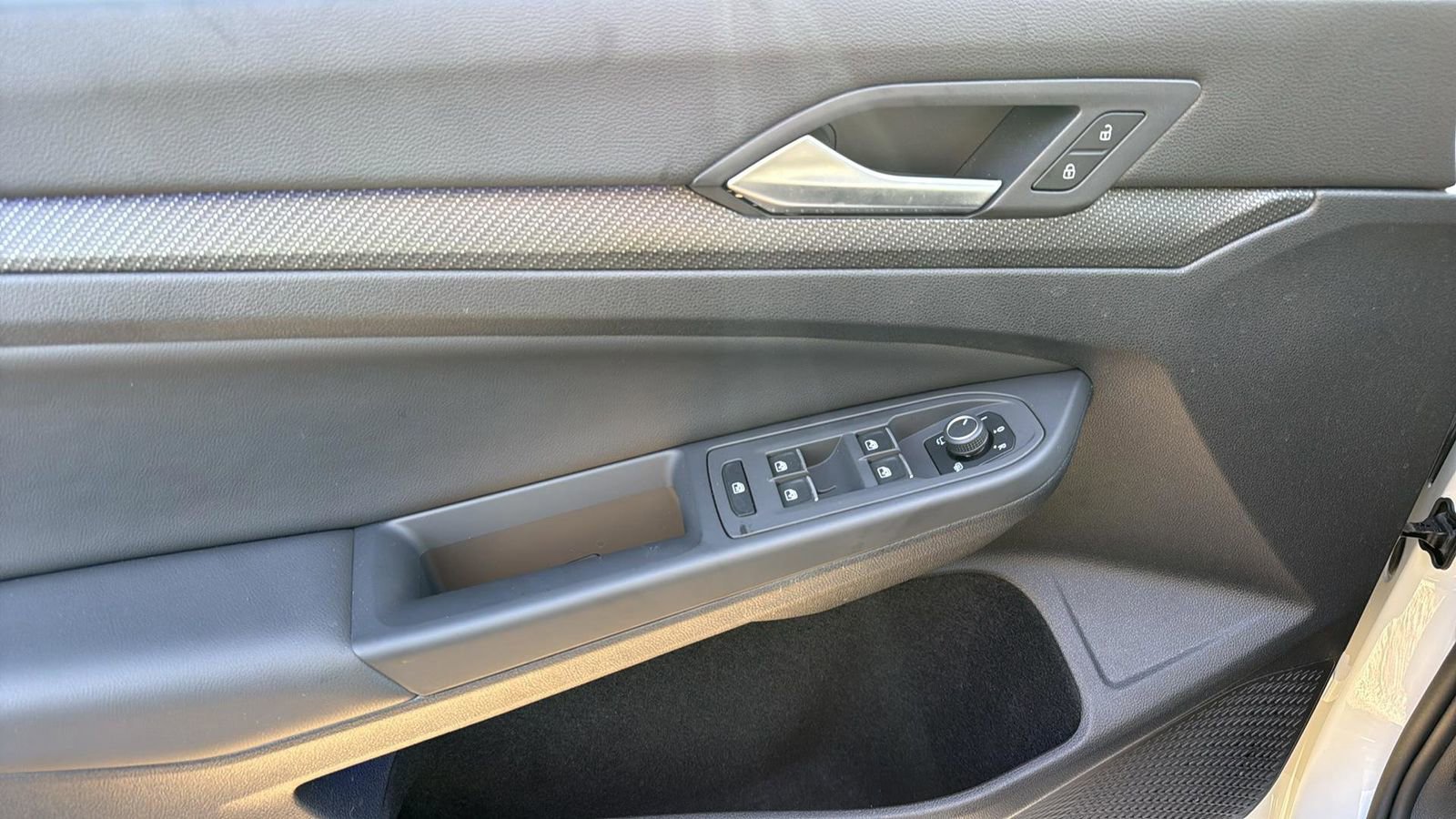 Used 2024 Volkswagen Golf R image 12