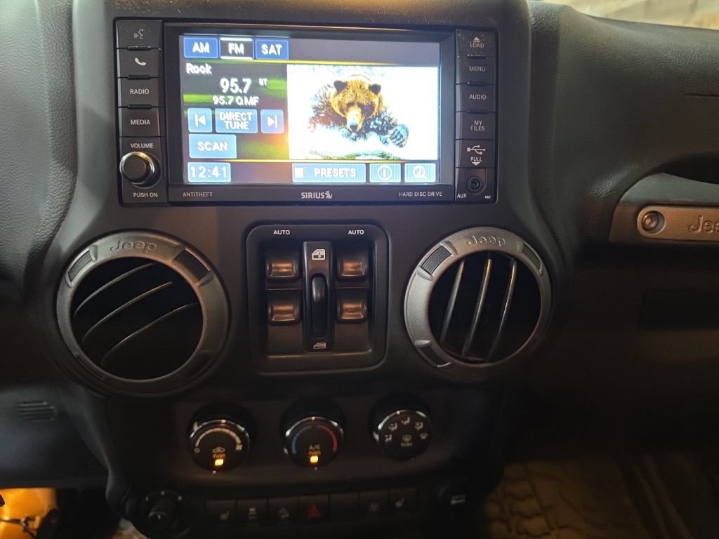 Used 2017 Jeep Wrangler Unlimited Sport AWD/4WD image 10