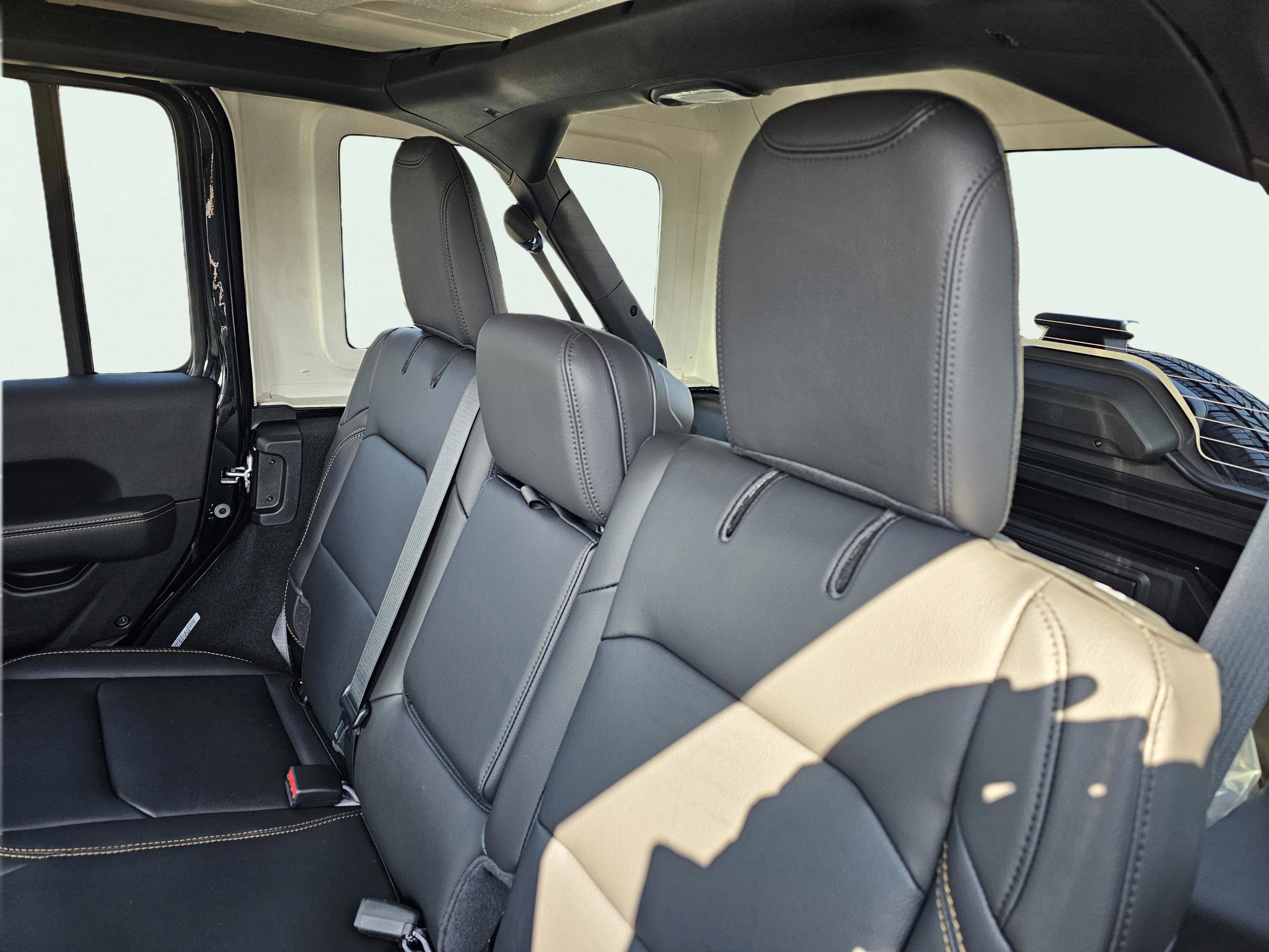 New 2026 Jeep Wrangler Unlimited Sahara AWD/4WD image 33