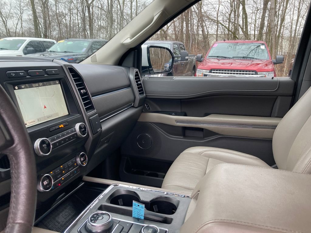 Used 2019 Ford Expedition XLT w/ Equipment Group 202A AWD/4WD image 16
