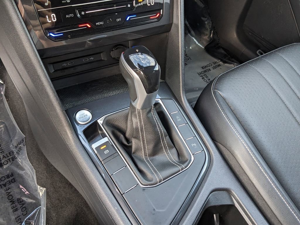 Certified 2022 Volkswagen Tiguan SE R-Line image 25