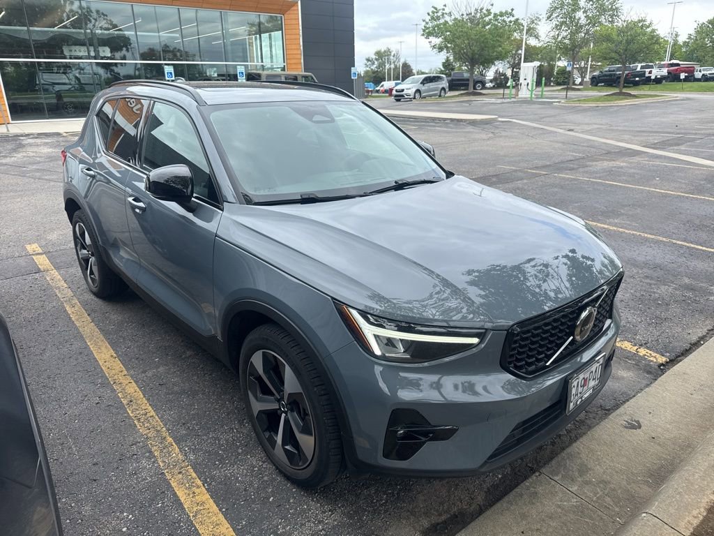 Used 2023 Volvo XC40 B5 Plus w/ Protection Package Premier AWD/4WD image 2