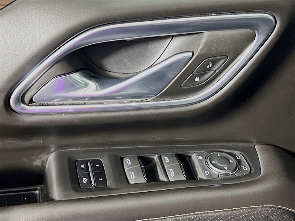 Used 2023 Chevrolet Suburban Premier image 17