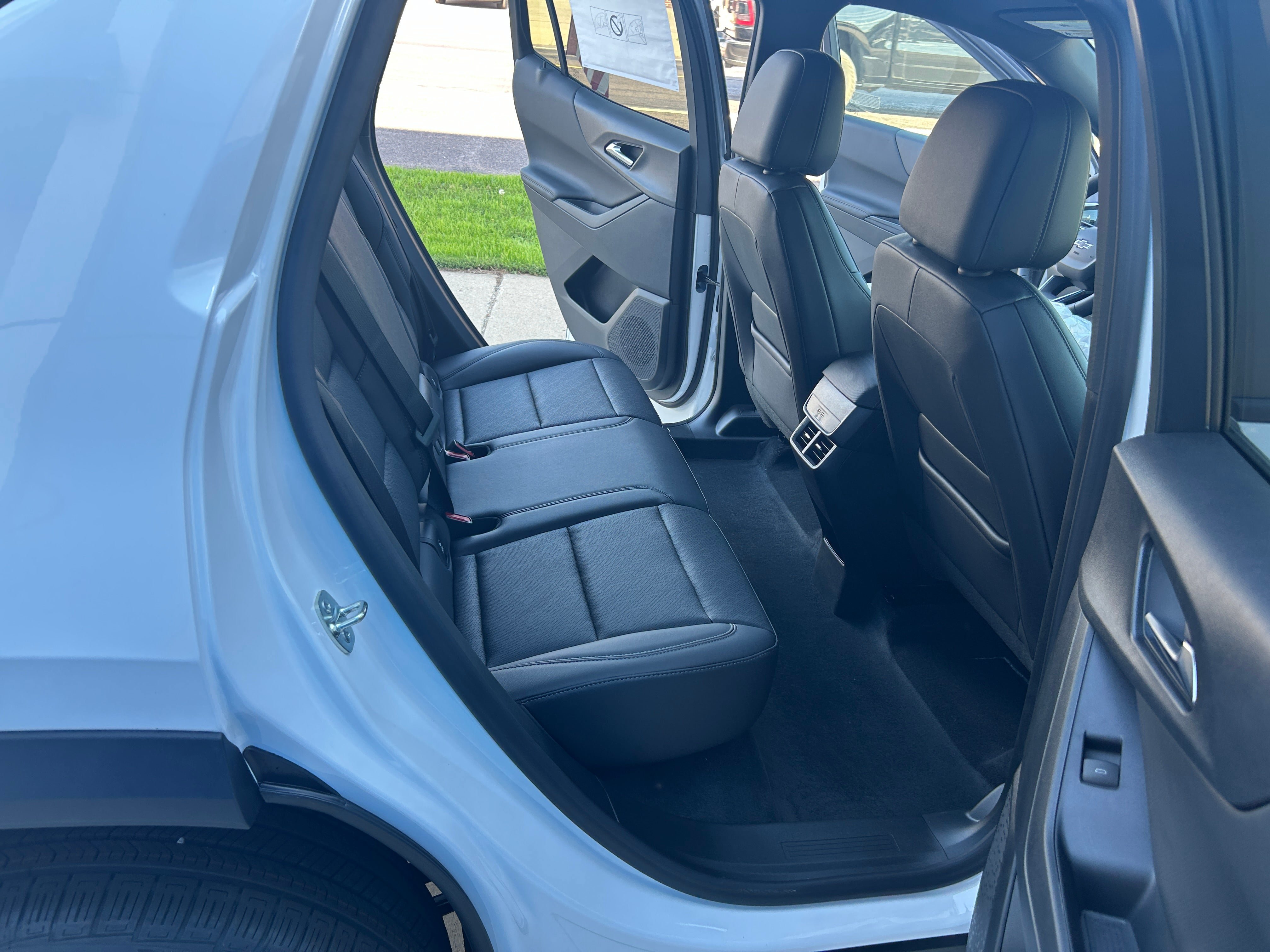 New 2027 Chevrolet Equinox LT w/ Convenience Package II AWD/4WD image 32