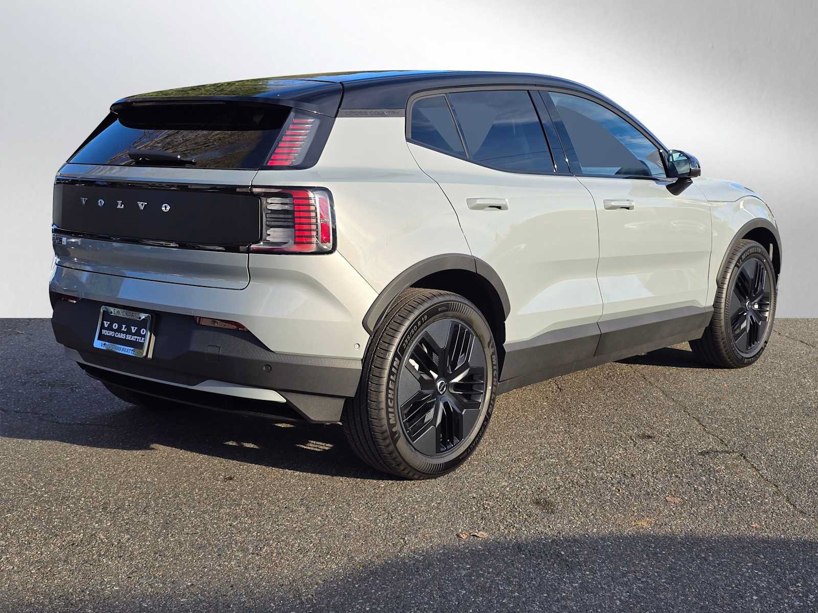 New 2026 Volvo EX30 Cross Country Ultra w/ Protection Package Premier AWD/4WD image 7