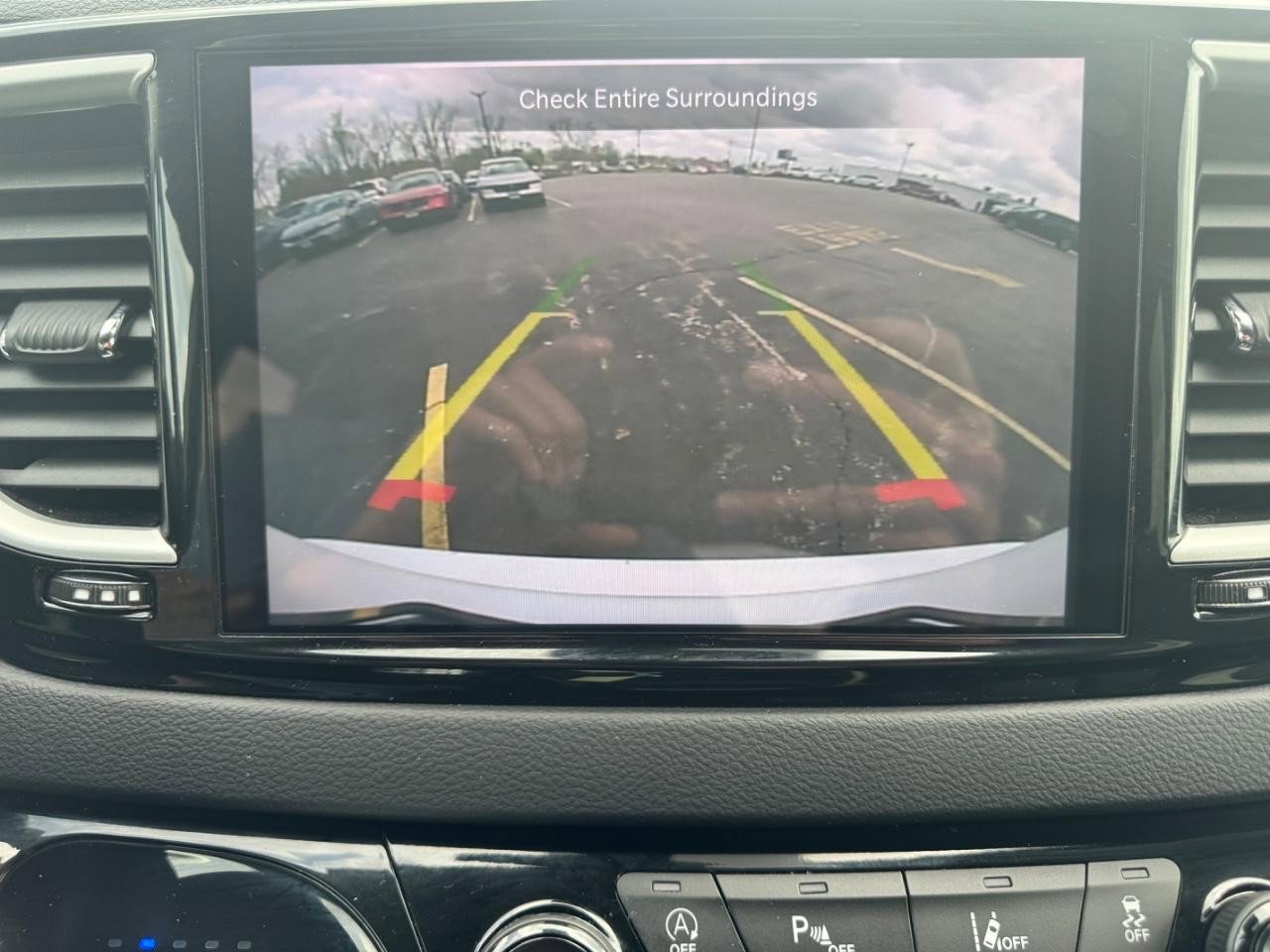 Used 2024 Chrysler Pacifica Touring-L image 28