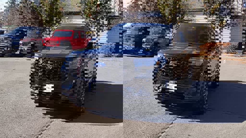 Used 2025 Ford Explorer ST-Line w/ Premium Package image 4