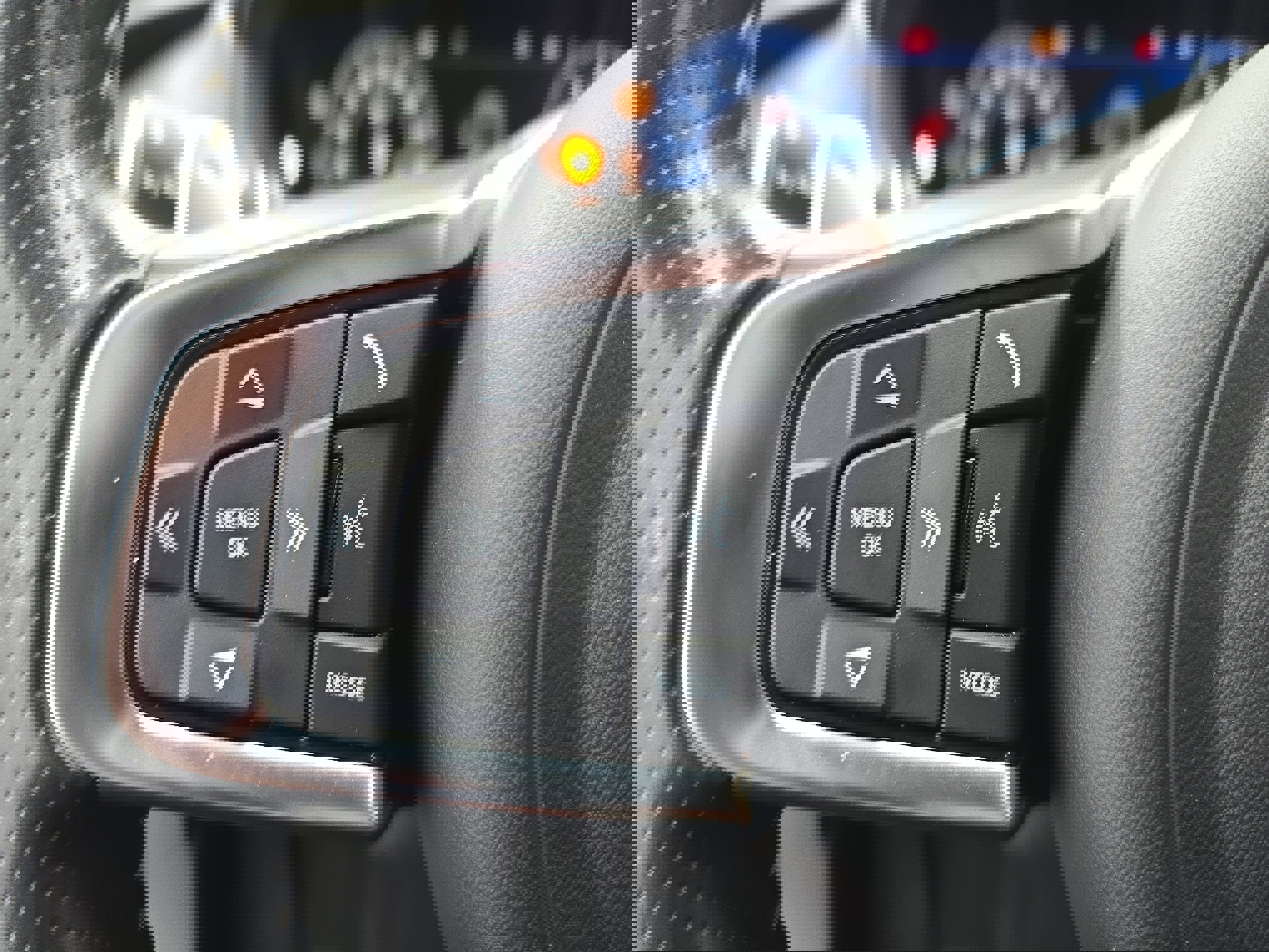 Used 2020 Jaguar F-PACE SVR image 17