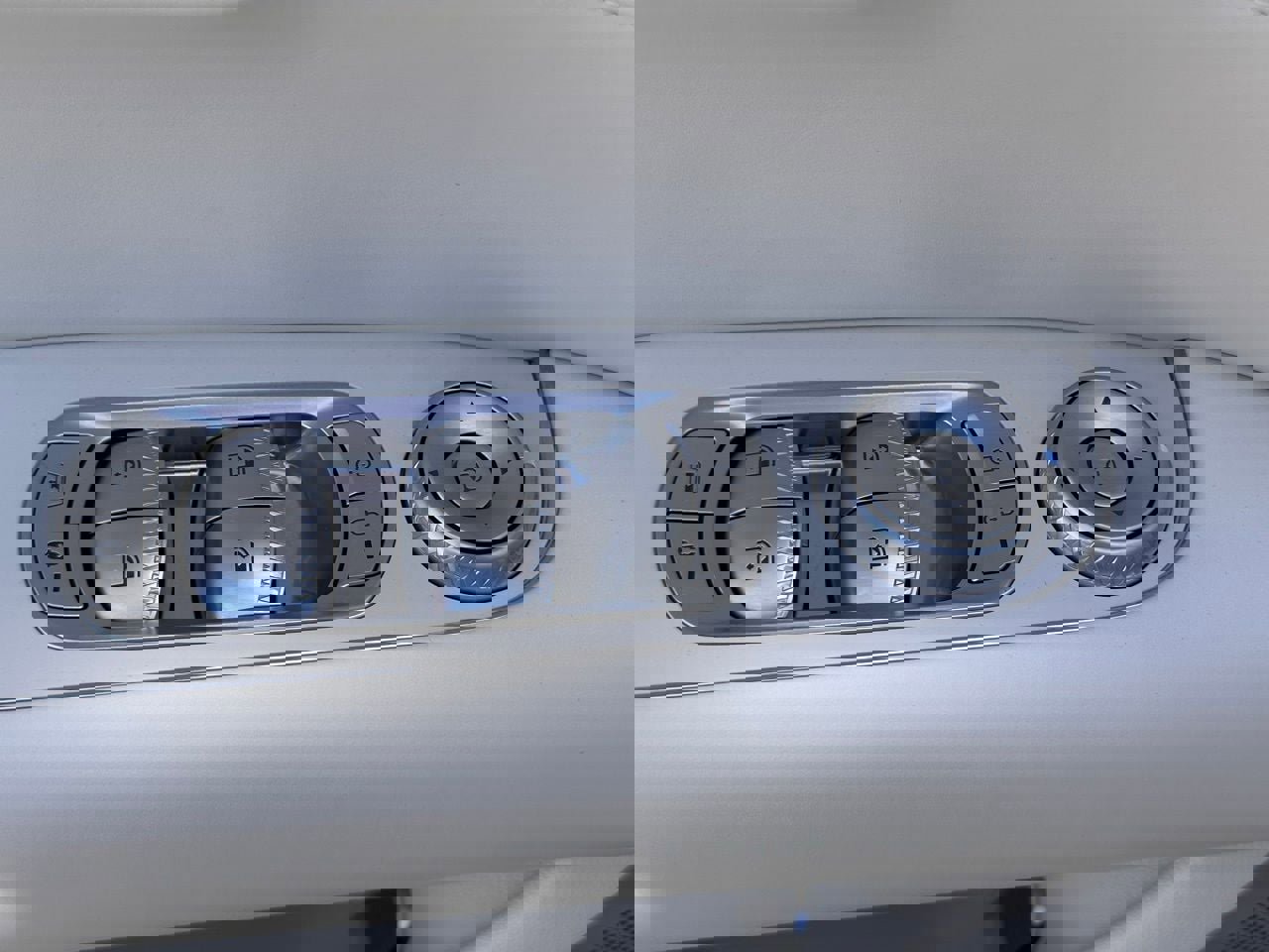 Used 2025 Genesis G90 3.5T image 41