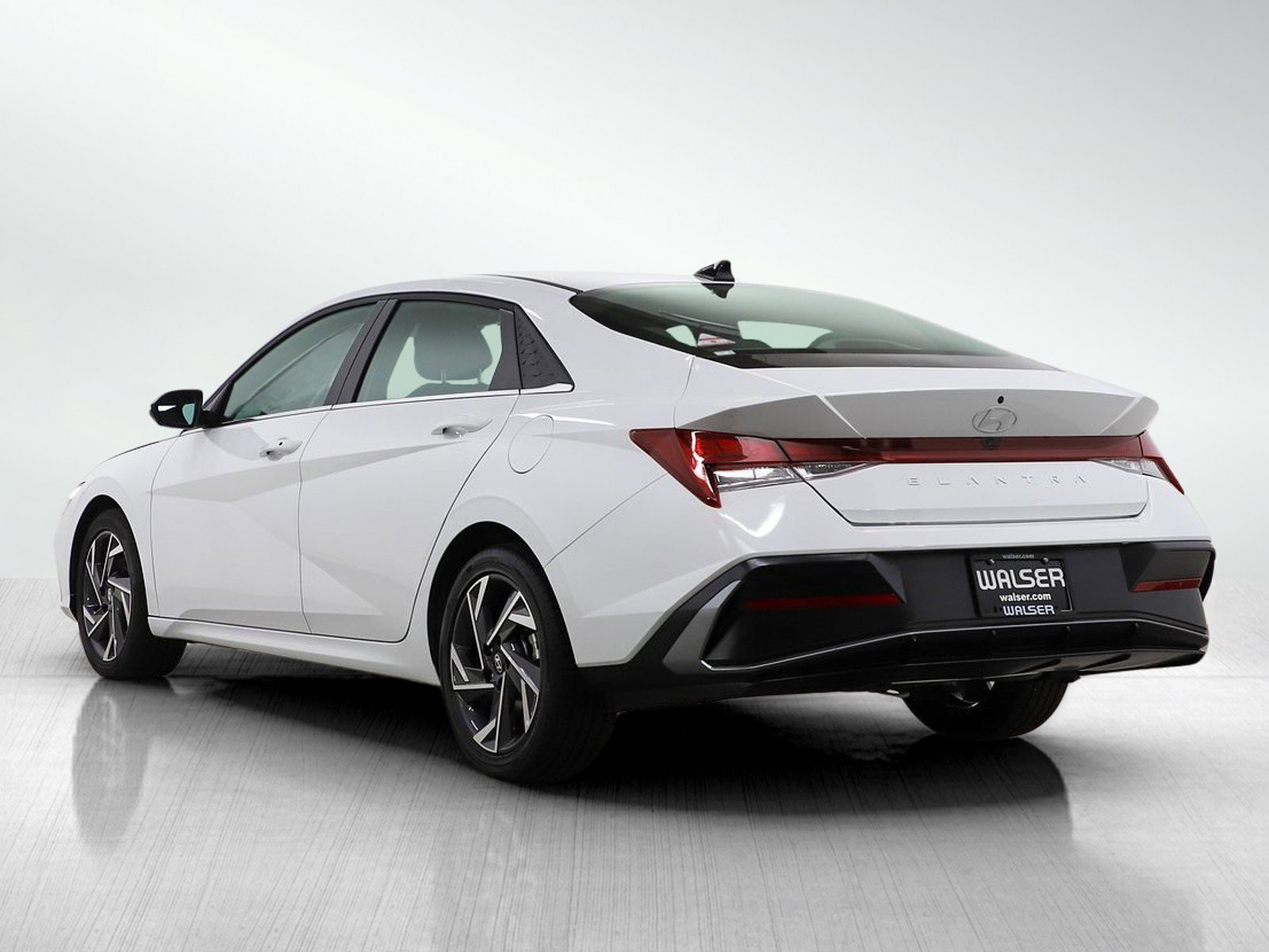 Used 2025 Hyundai Elantra SEL FWD image 3
