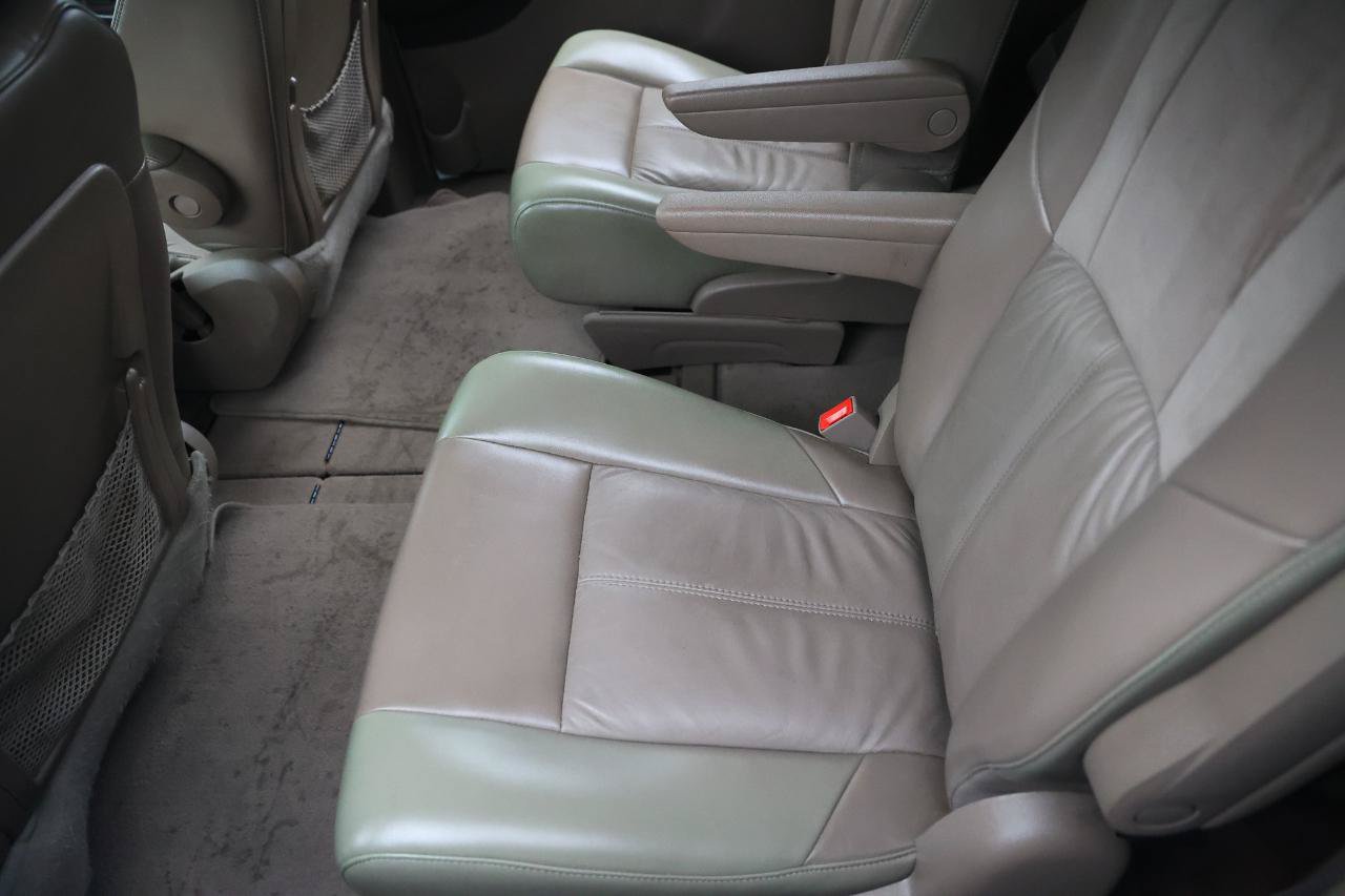 Used 2011 Chrysler Town & Country Limited w/ Trailer Tow Group FWD image 10