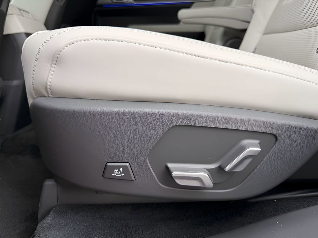 Used 2025 Hyundai Santa Fe Calligraphy image 18