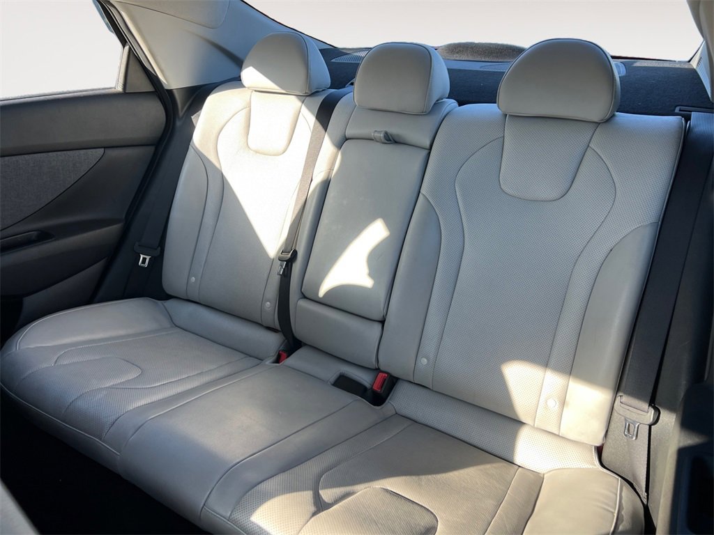 Used 2023 Hyundai Elantra Limited image 13