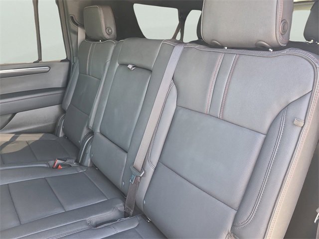 Used 2025 Chevrolet Suburban RST image 15