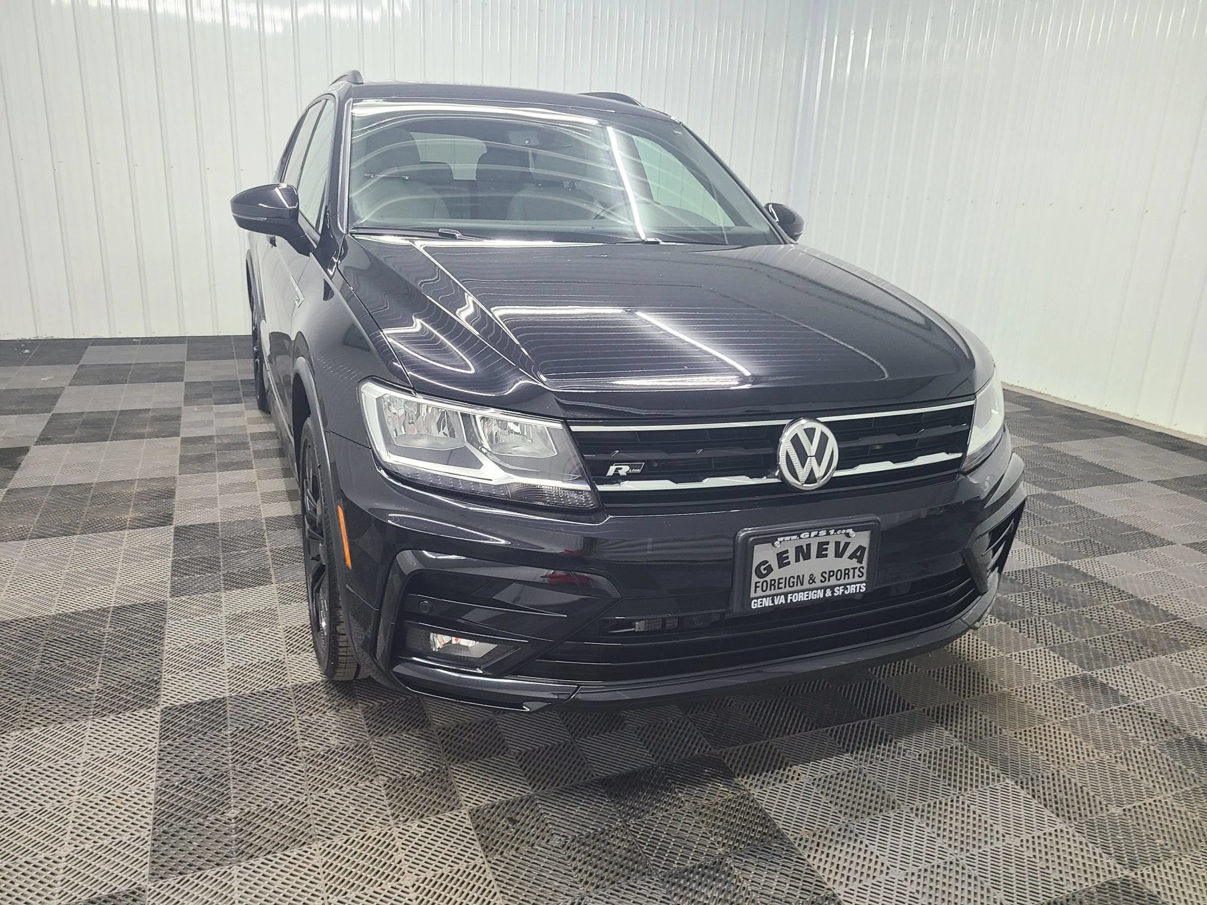Used 2021 Volkswagen Tiguan SE R-Line AWD/4WD image 5