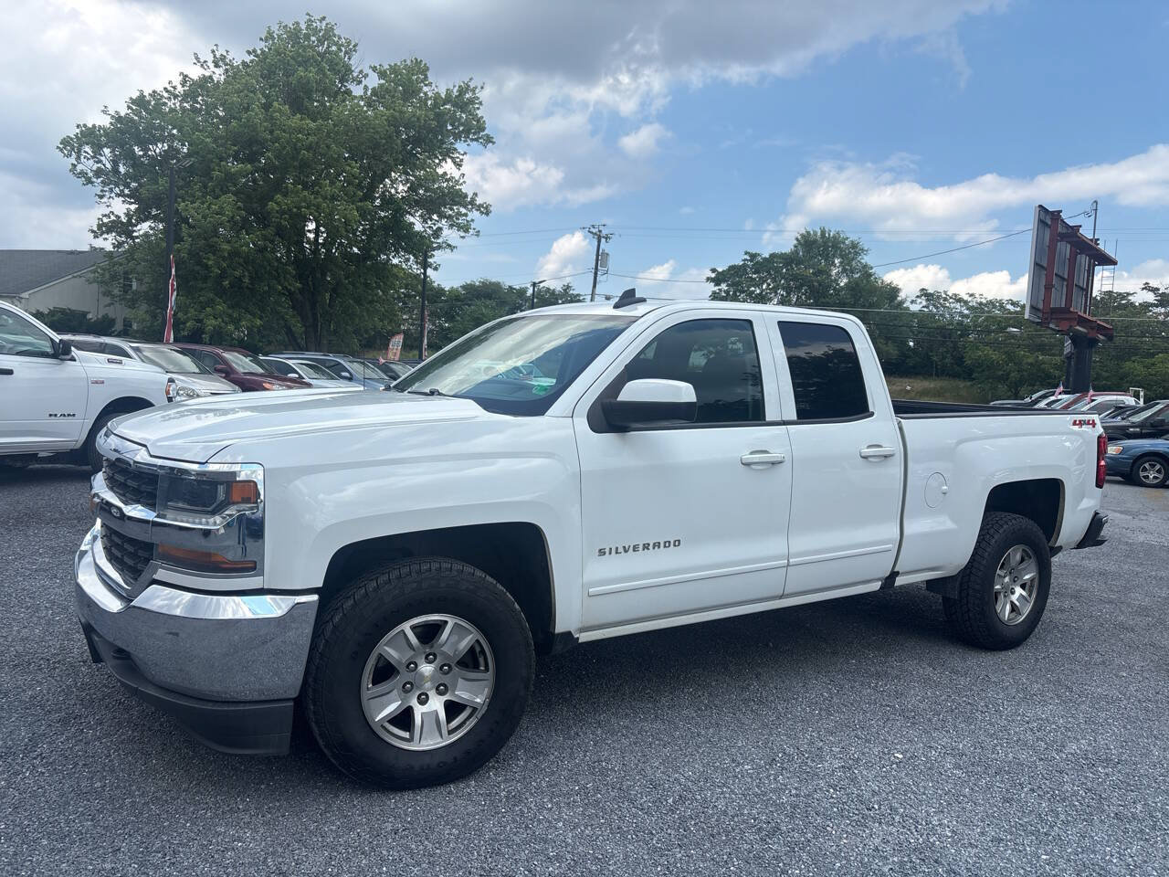 Used 2019 Chevrolet Silverado 1500 LT AWD/4WD image 9