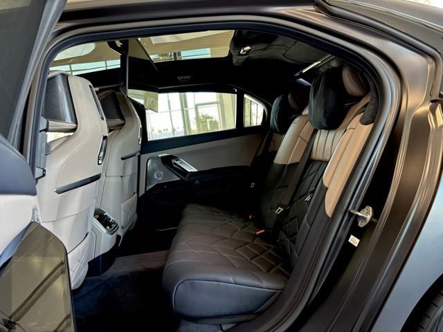 Used 2025 BMW 760i xDrive 760i xDrive w/ Executive Package image 17
