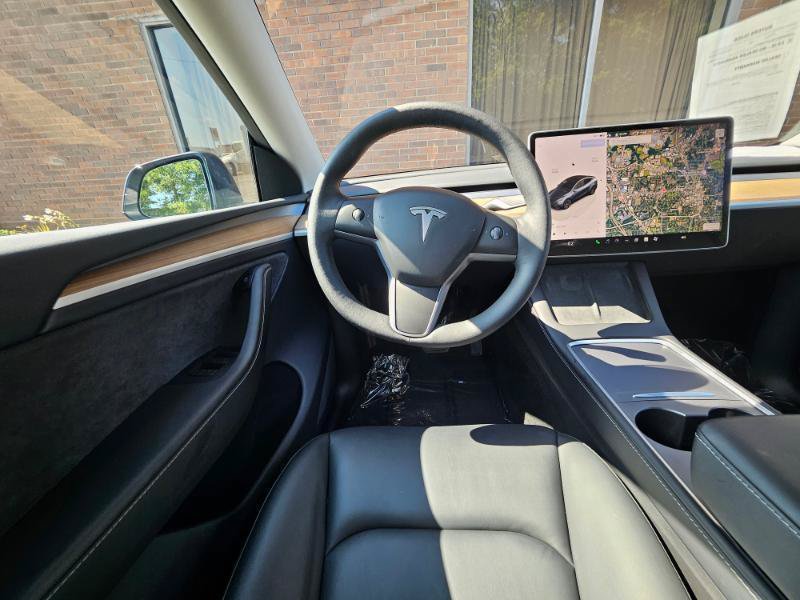 Used 2024 Tesla Model Y Long Range AWD/4WD image 4