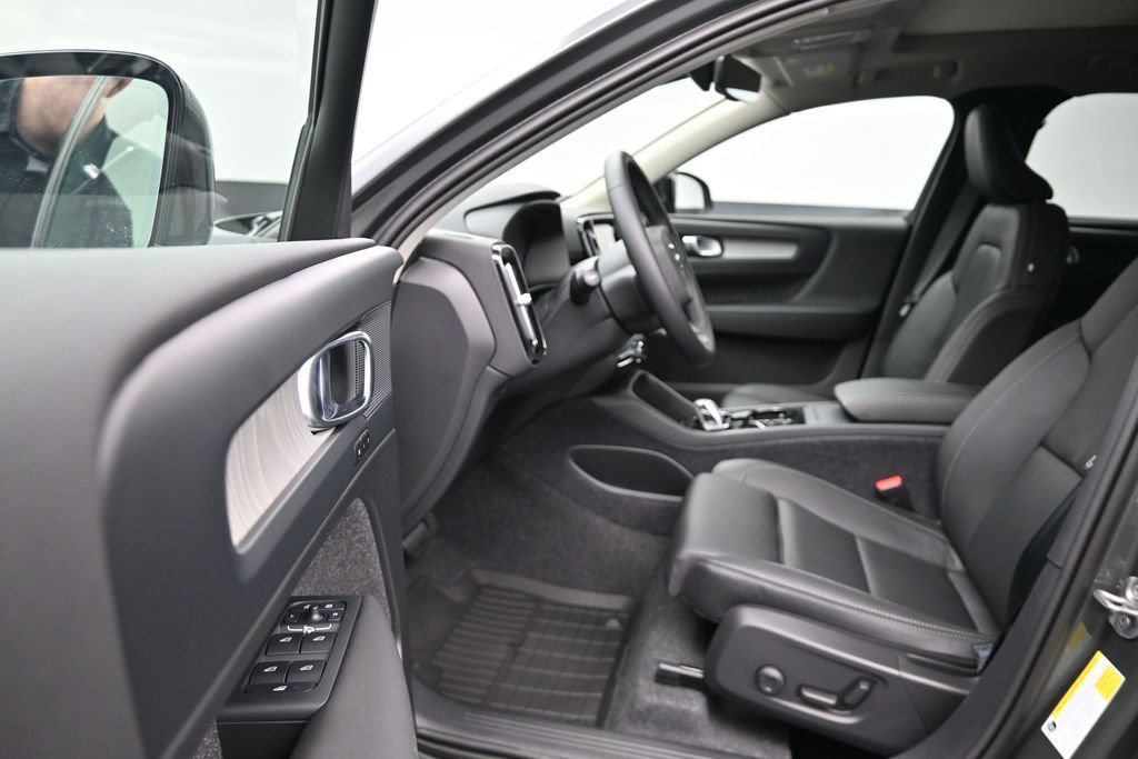 New 2026 Volvo XC40 B5 Plus w/ Protection Package Premier AWD/4WD image 10
