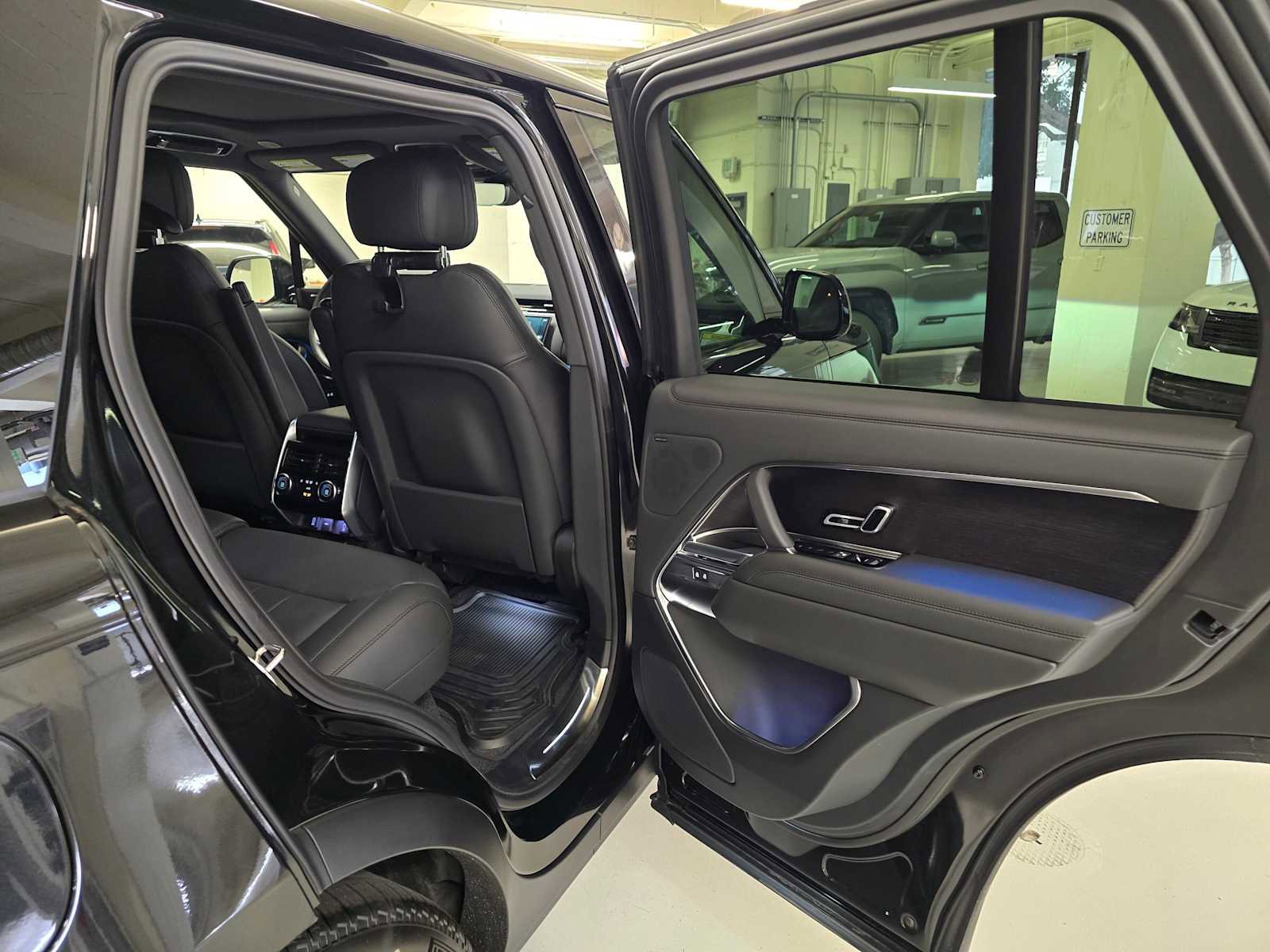 New 2026 Land Rover Range Rover SE image 14