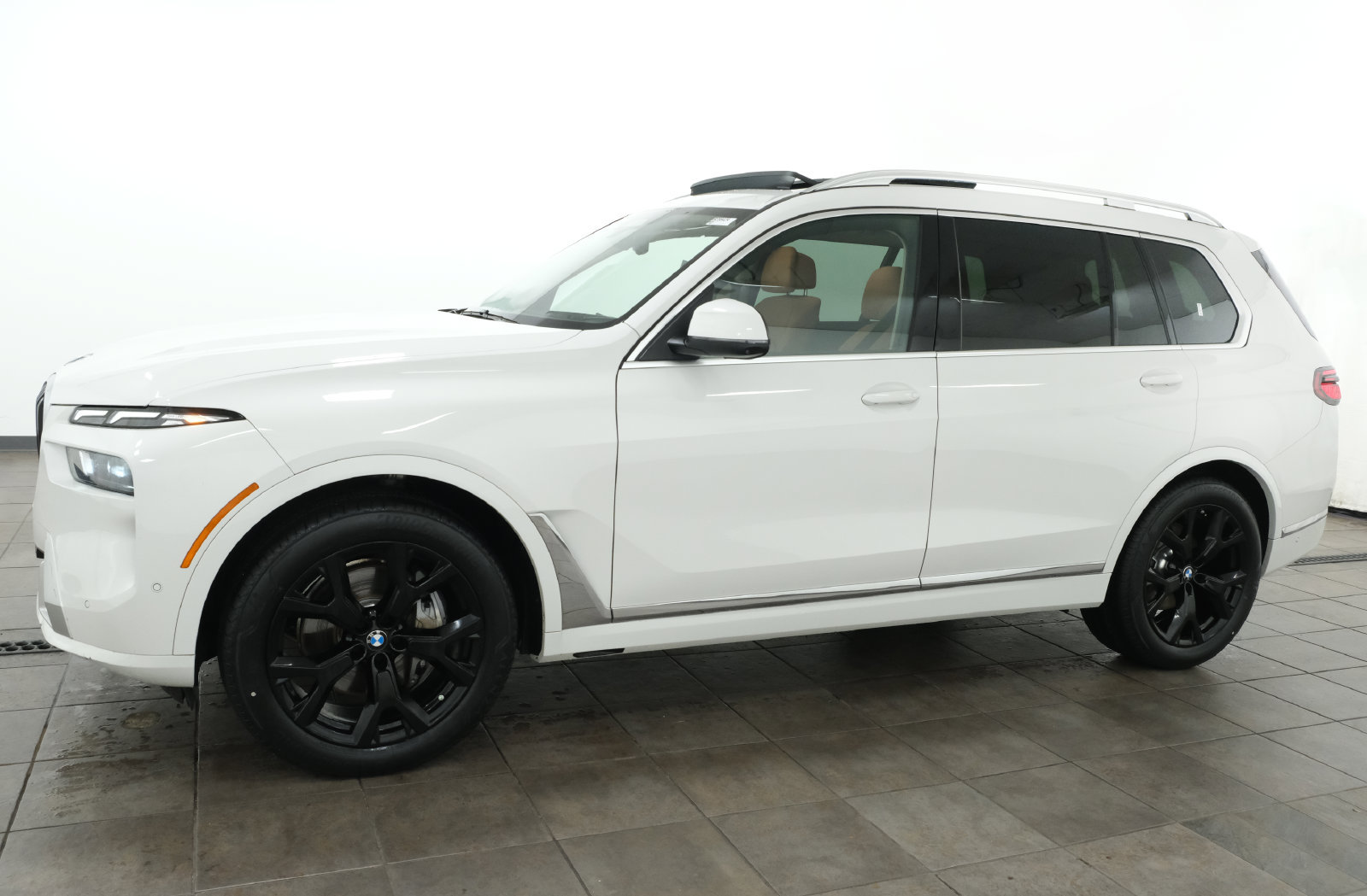 Used 2024 BMW X7 xDrive40i w/ Executive Package AWD/4WD image 2